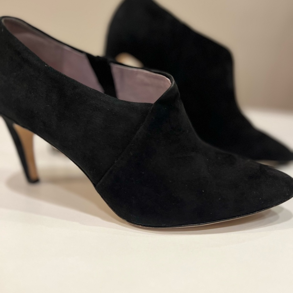 Johnston & Murphy “Isabel” Black Suede Bootie 7.5